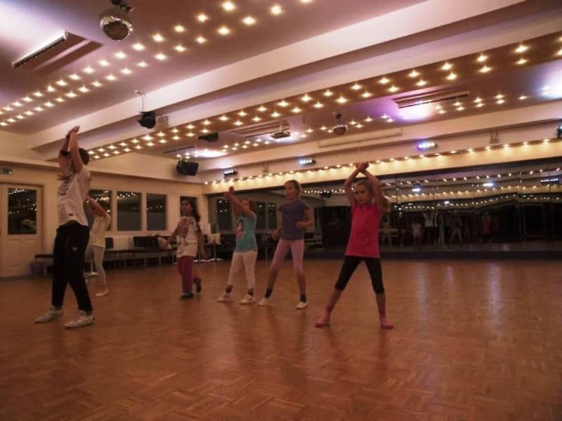 DANCE LIVE Tanzstudio