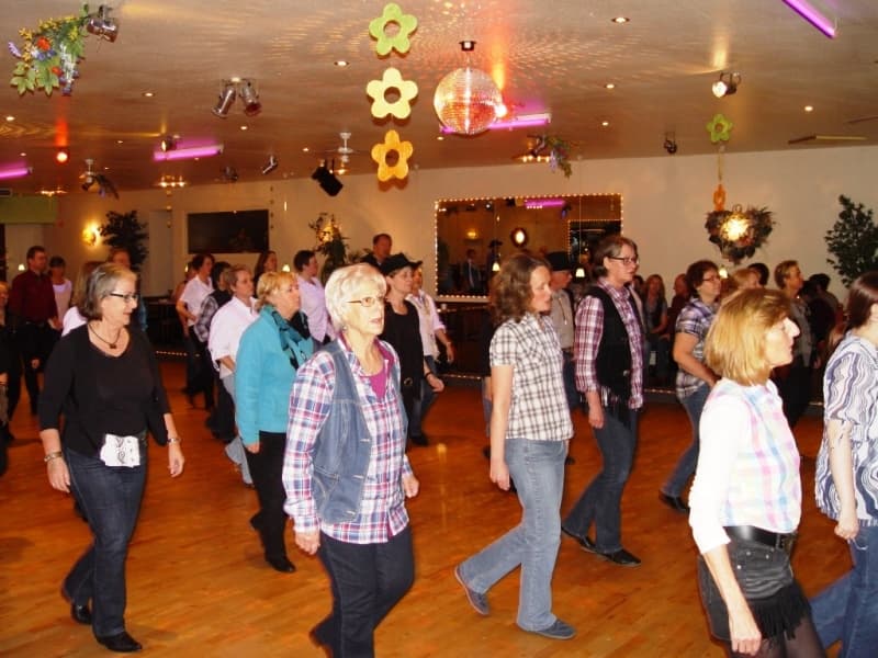 Line Dance Leonie