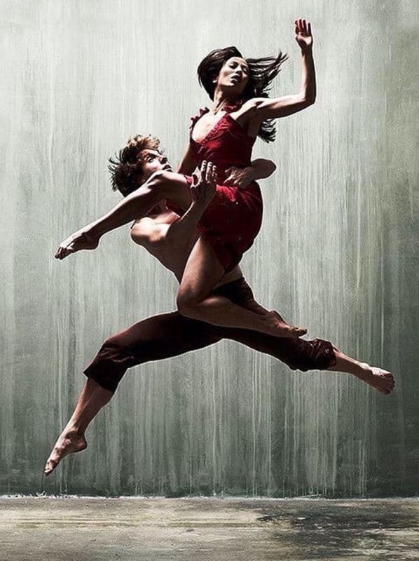 Modern Dance Zeitgenössicher Tanz Contemporary Dance Jazz Ballett Yoga für Erwachsene Kurse Unterricht Tanz Yoga Frankfurt