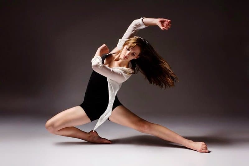 Modern Dance Zeitgenössicher Tanz Contemporary Dance Jazz Ballett Yoga für Erwachsene Kurse Unterricht Tanz Yoga Frankfurt
